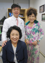 엔카의 여왕 `김연자` 병원 방문 _091007 게시글의 1번째 첨부파일입니다.