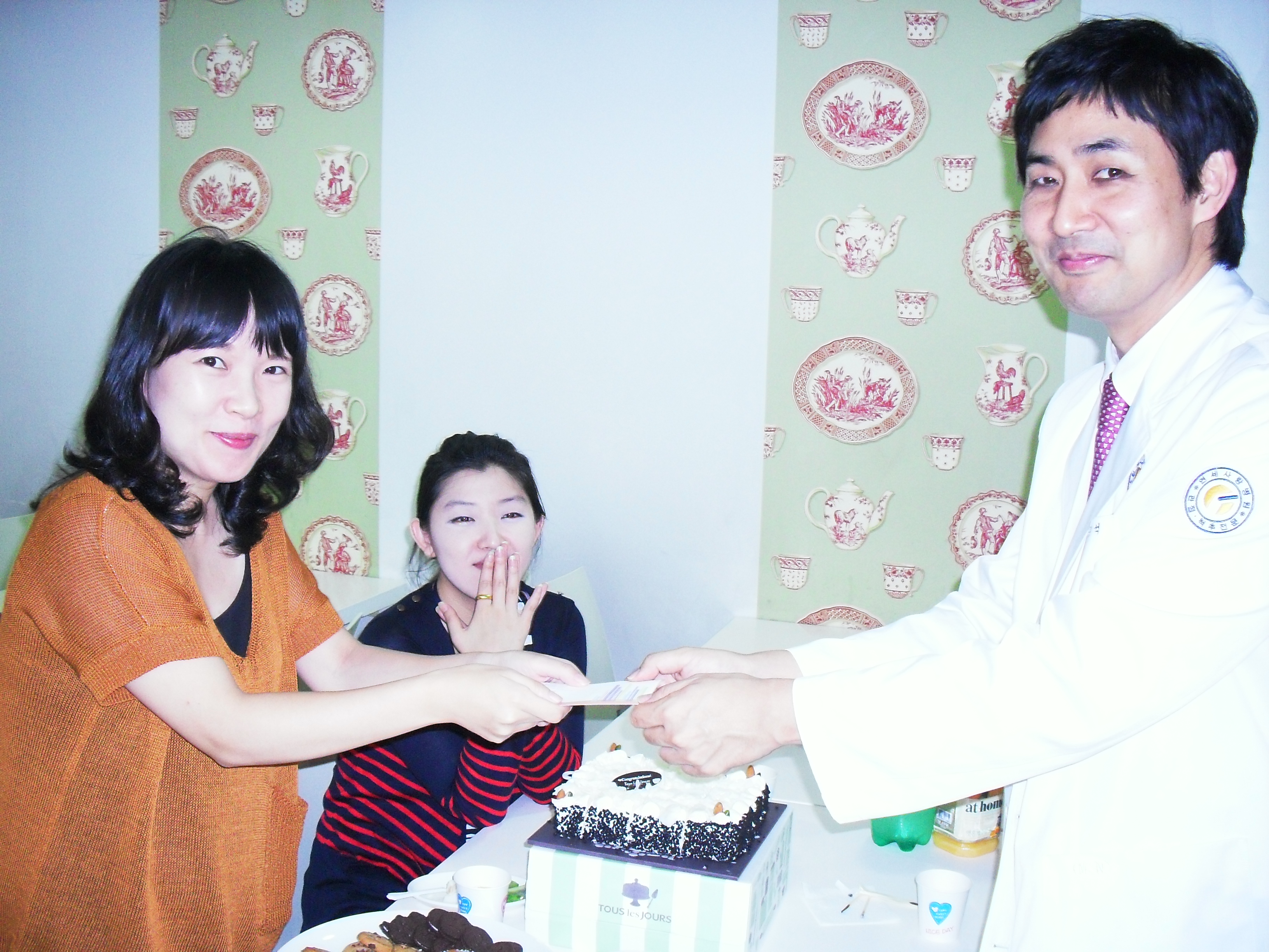 8월 생일자 파티-강남연세사랑병원 게시글의 2번째 첨부파일입니다.