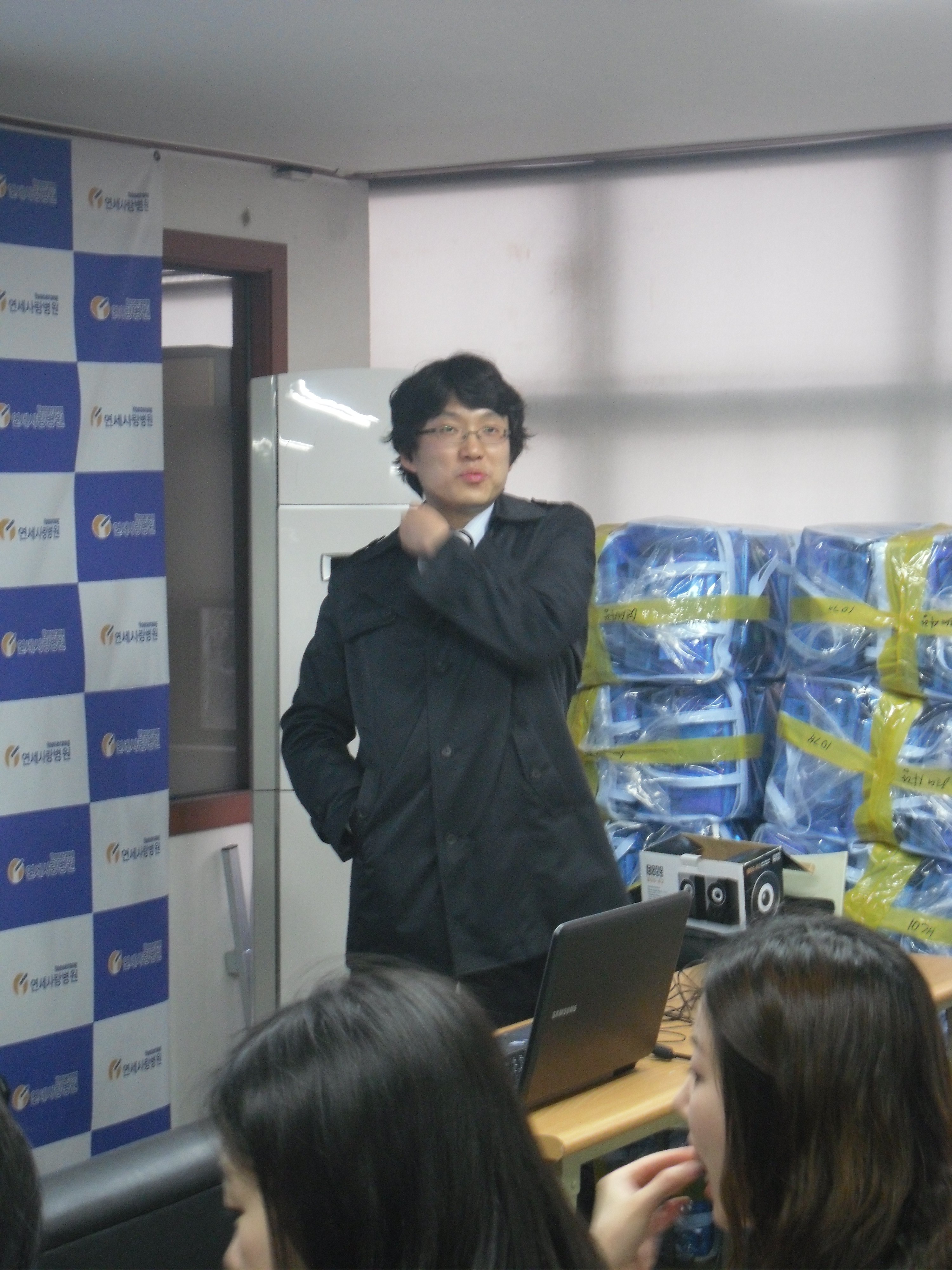 [강남점]4월 월례교육및 친절사원수상 게시글의 3번째 첨부파일입니다.