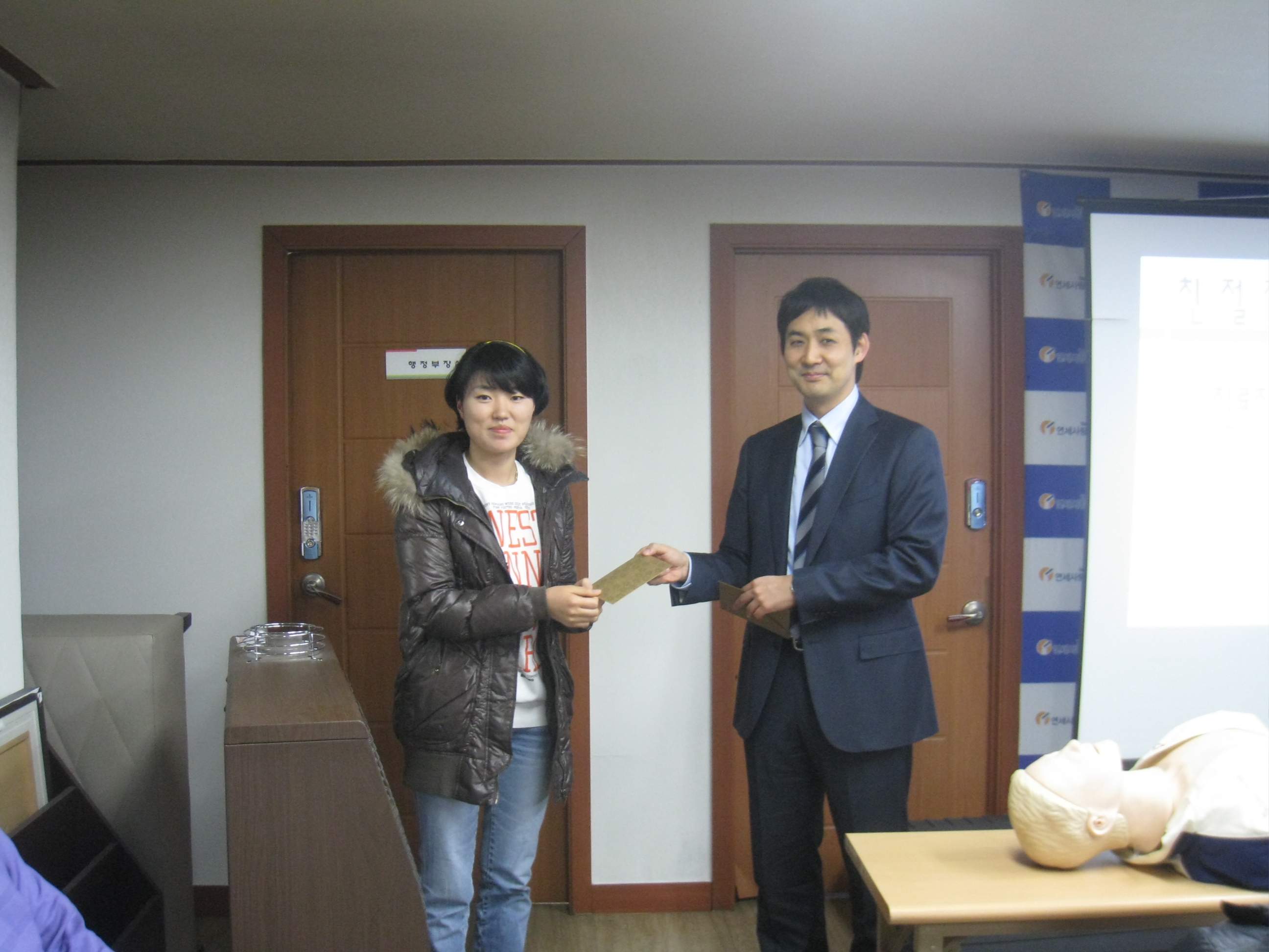 <강남점>3월 월례교육 및 친절사원 수상 게시글의 7번째 첨부파일입니다.