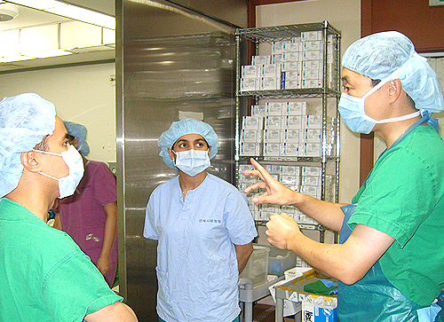[2008년 9월] 인도네시아 의료진 수술참관 게시글의 2번째 첨부파일입니다.